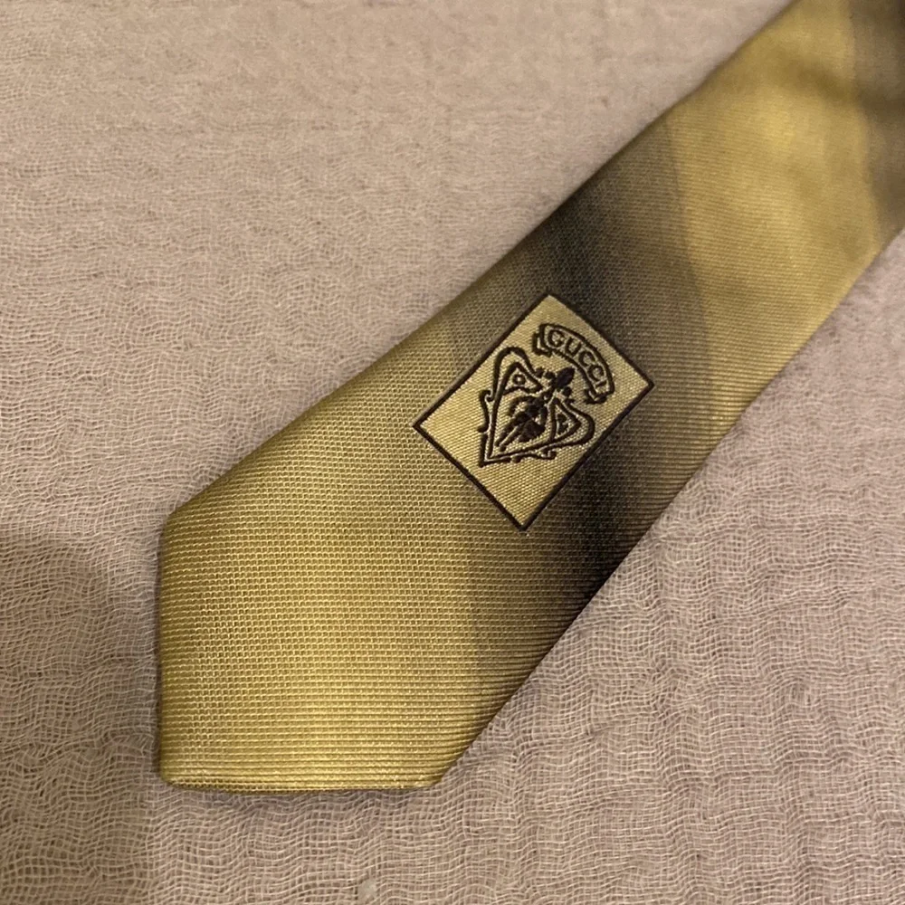 Gucci silk tie . Made in Italy .